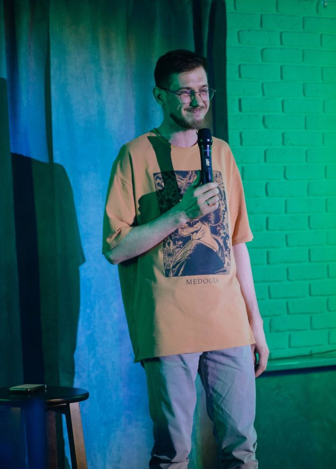 Money Mic Stand-up Move