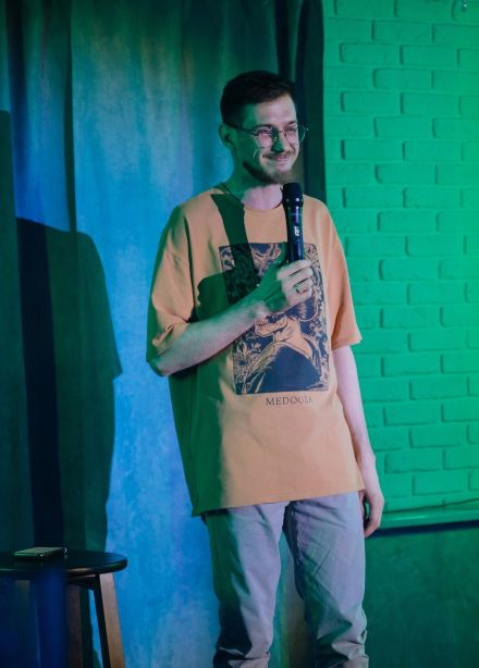 Money Mic Stand-up Move