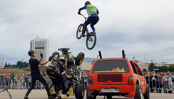 Шоу каскадеров