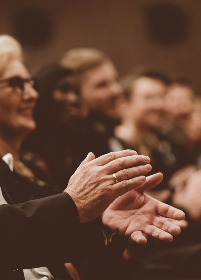 Машина едет к морю