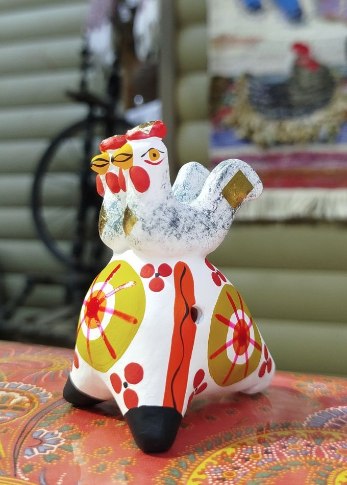 Роспись дымковской свистульки «Петушок и курочка»